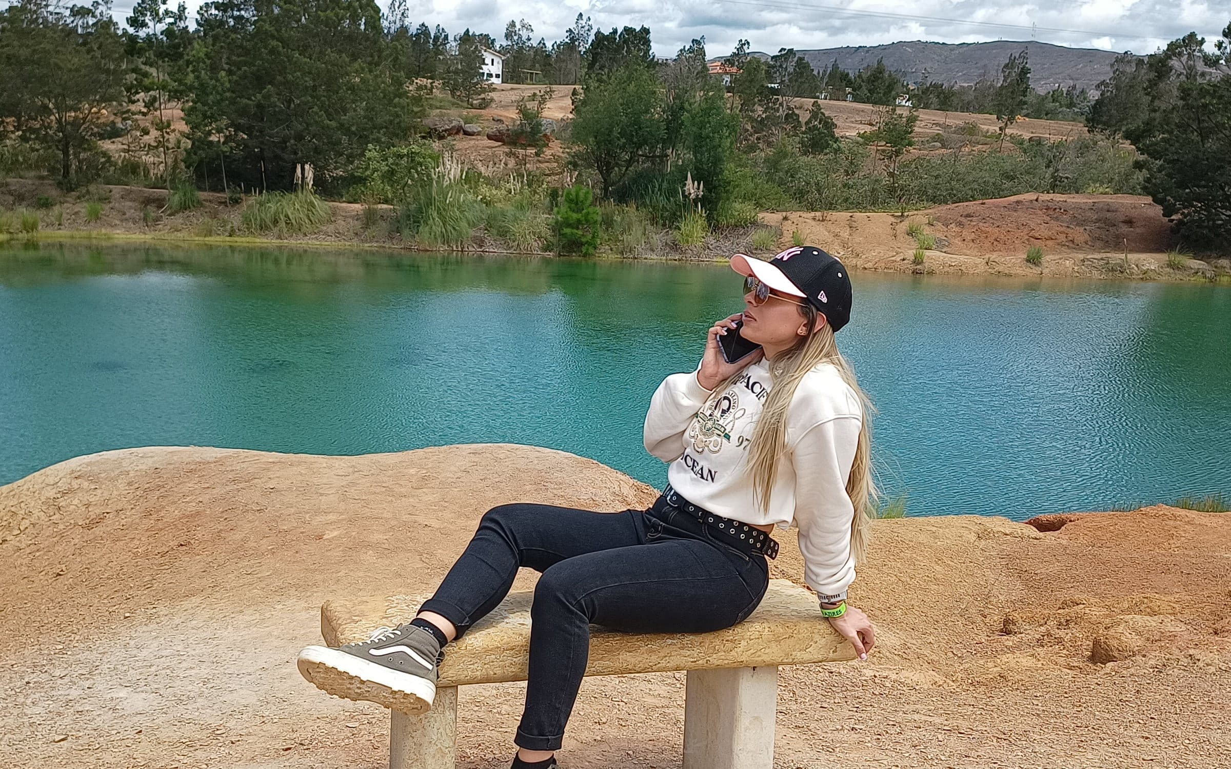 Los Pozos Azules de Villa de Leyva, con el agua turquesa y los taludes de arena, 8 de junio de 2024