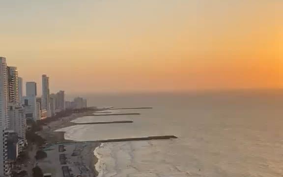 La playa de Bocagrande y sus torres al atardecer, vistas desde el hotel, noviembre de 2022