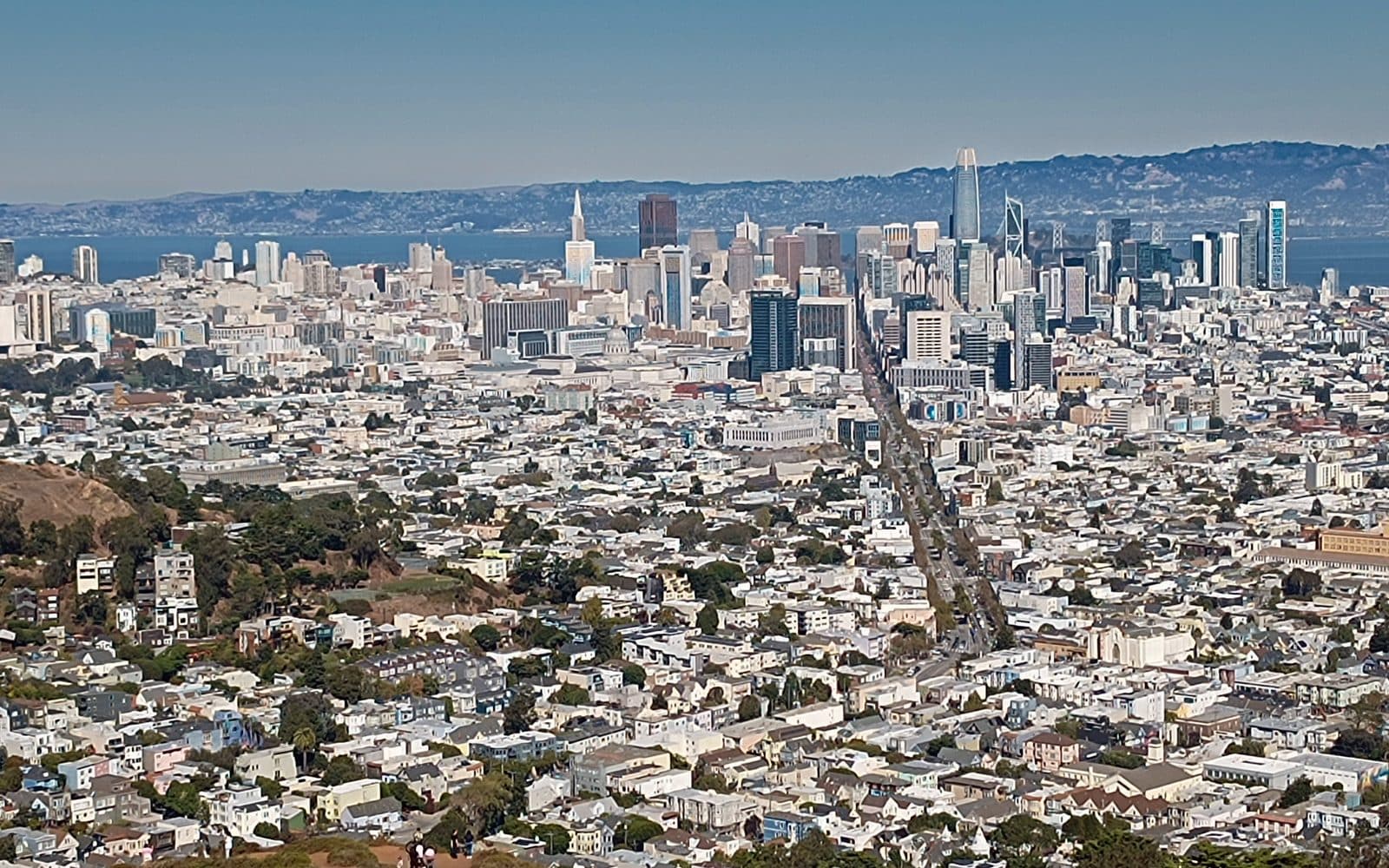 San Francisco vista desde Twin Peaks, con el centro y la bahía al fondo, octubre de 2024