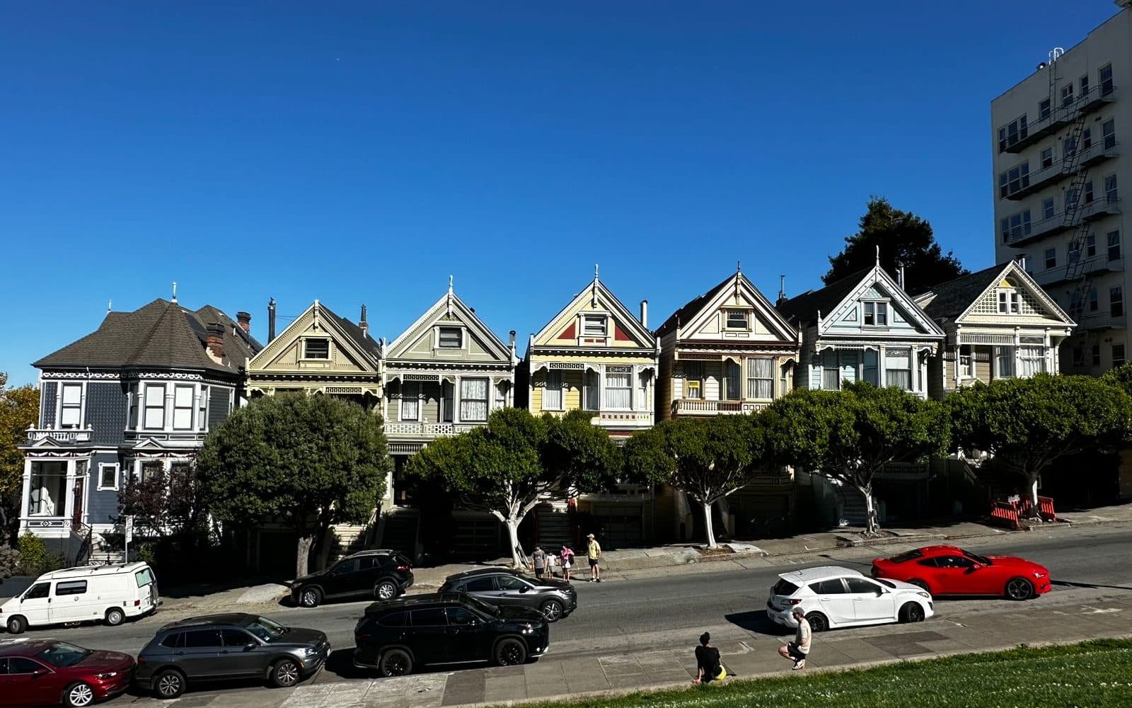 Las Painted Ladies, la hilera de casas victorianas frente a Alamo Square en San Francisco, octubre de 2024