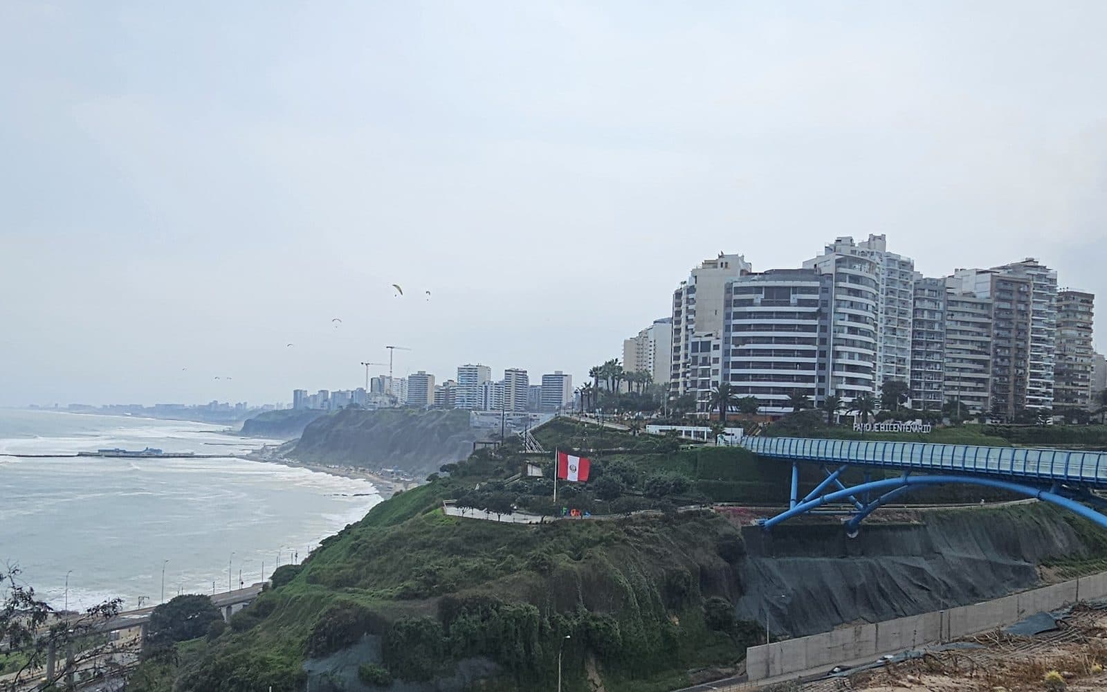 La bajada al mar desde Barranco, en Lima, 7 de junio de 2026