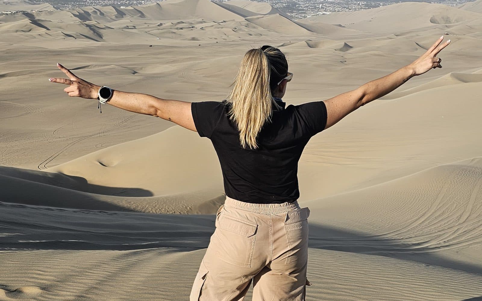 En lo alto de una duna del desierto de Ica, 6 de junio de 2026