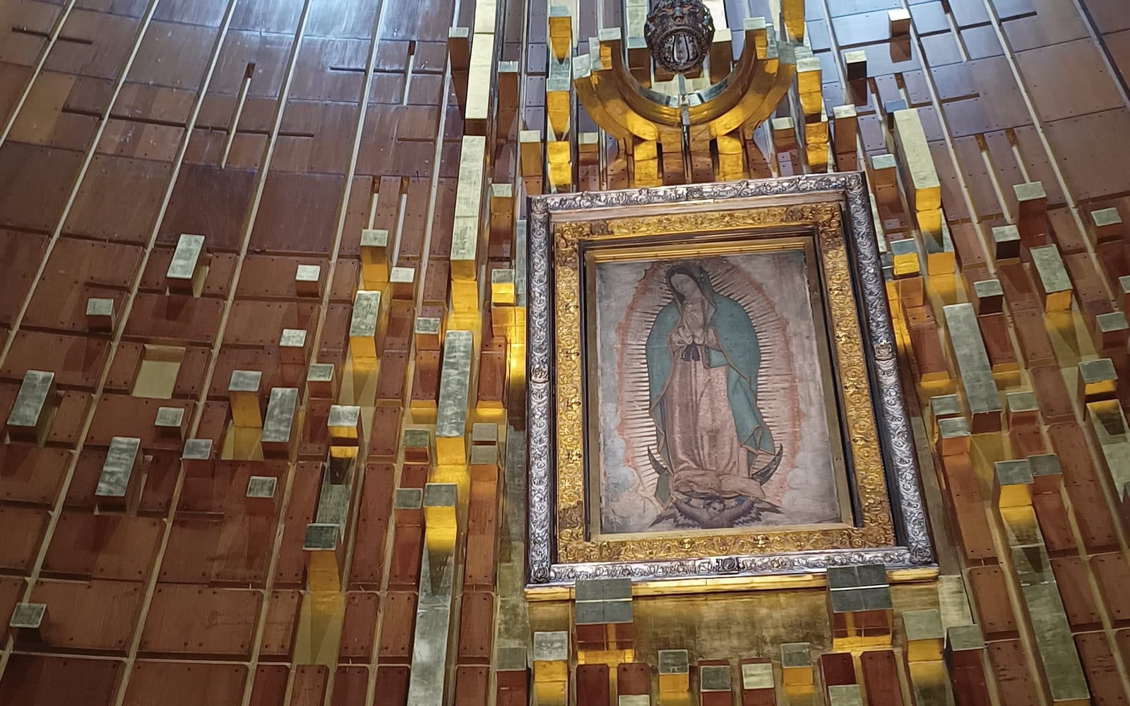 La imagen de la Virgen en la Basílica de Guadalupe, Ciudad de México, abril de 2023