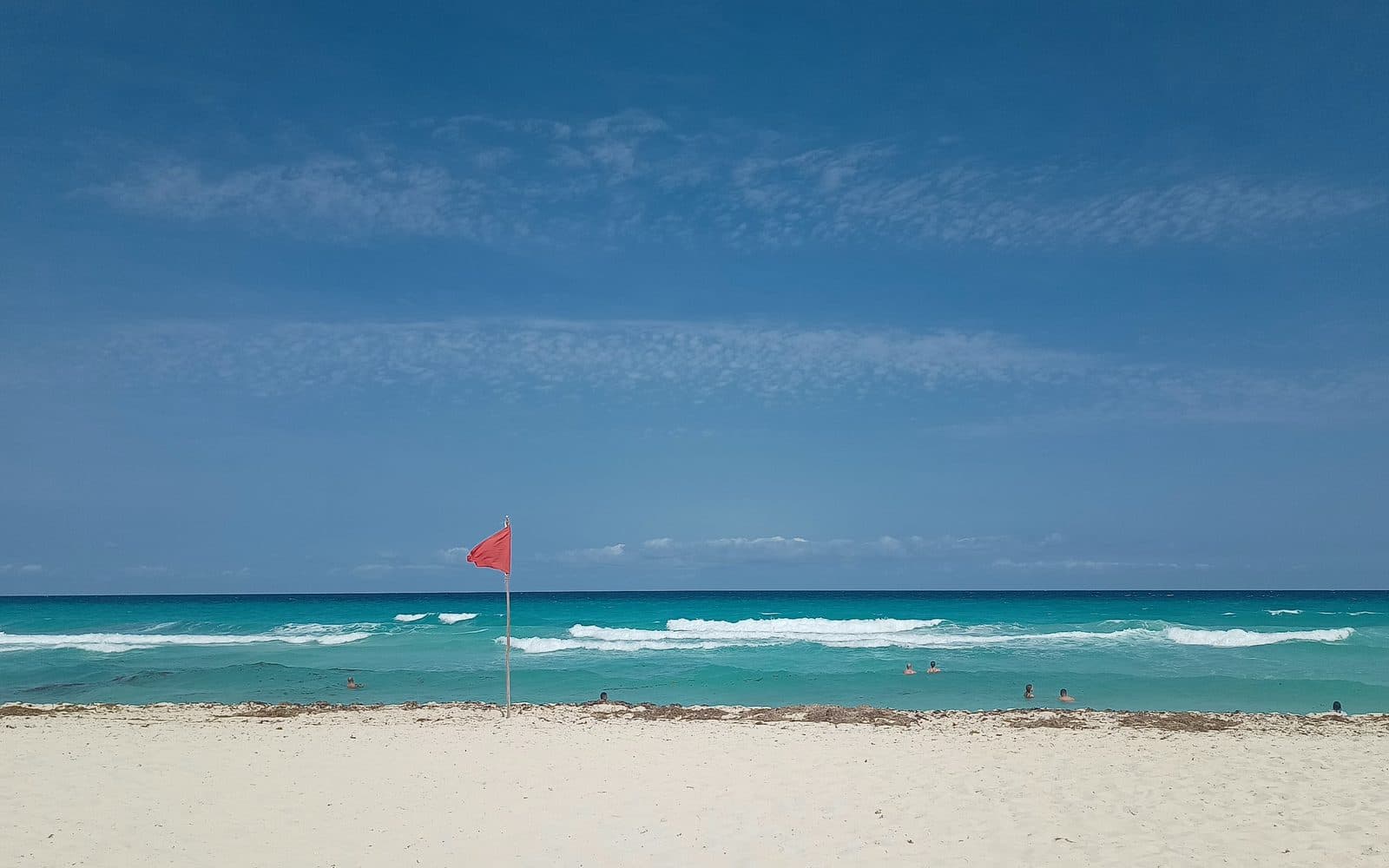 Playa Delfines, en la zona hotelera de Cancún, abril de 2023