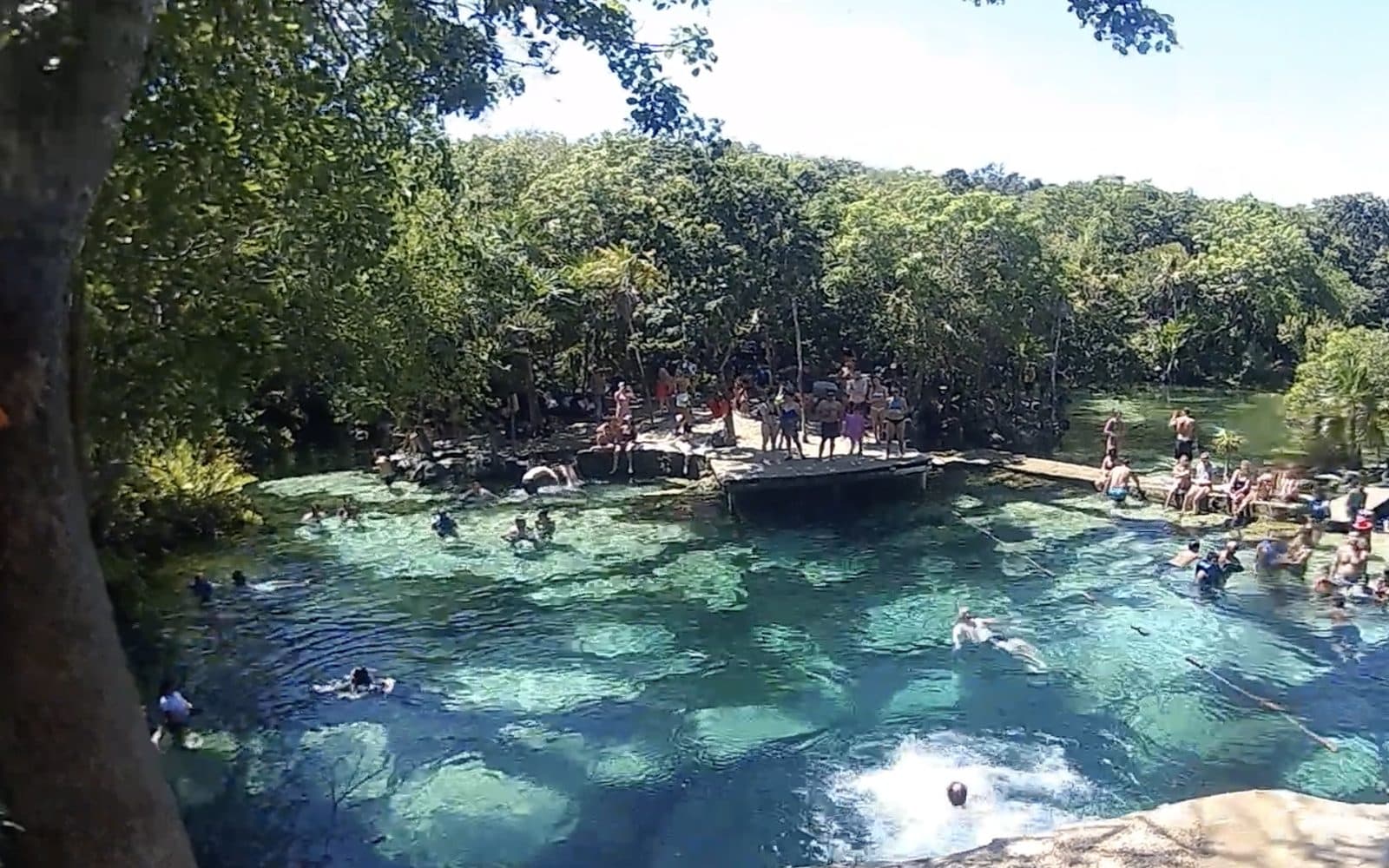 Un cenote abierto en la Riviera Maya, abril de 2023