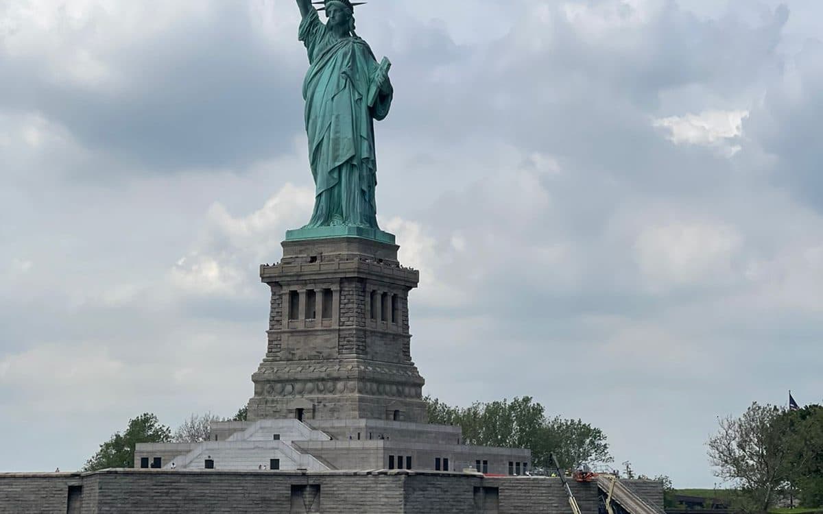 La Estatua de la Libertad desde el crucero por la bahía, 2 de junio de 2022